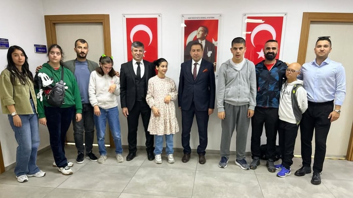 2 Nisan Dünya Otizm Farkındalık Günü etkinlikleri kapsamında İlçe Milli Eğitim Müdürümüz Sayın Kenan YAVUZ’u ziyaret ettik.